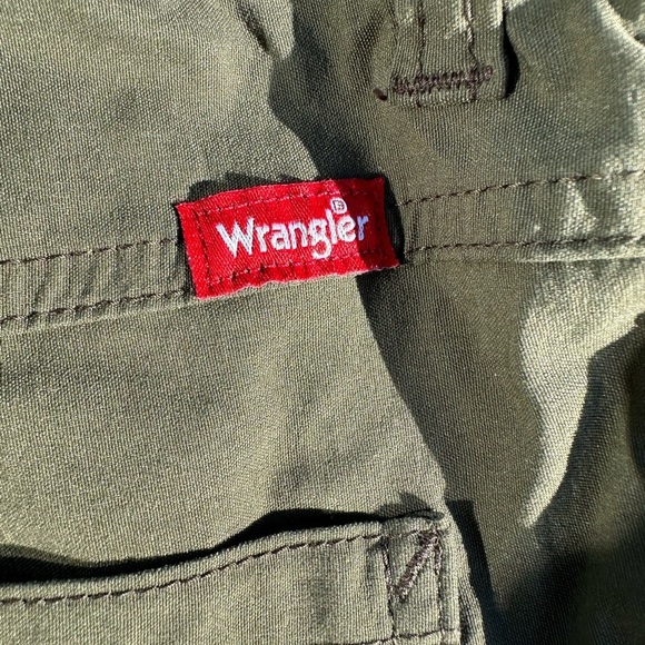 Wrangler Boys Army Green Shorts Size 8-10 - Picture 3 of 4